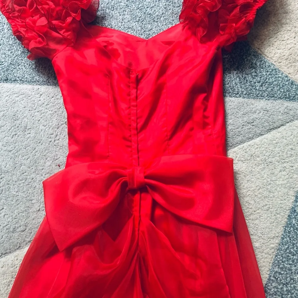 Vintage Red Gown with Puff Sleeves - Picture 11 of 12